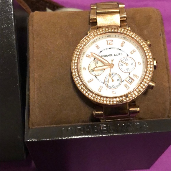 Michael Kors watch in a box ( new battery ) - Picture 3 of 8